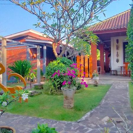 Tunjung Guest House Lovina Beach Pabean Buleleng Extérieur photo